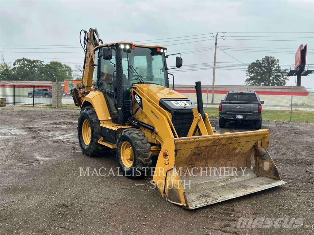 CAT 420F2ST Товарач със заден ексватор