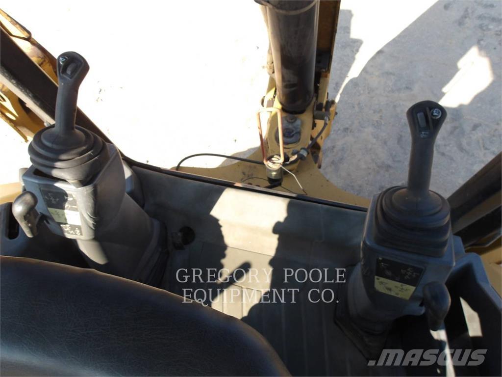 CAT 420F2ST Товарач със заден ексватор