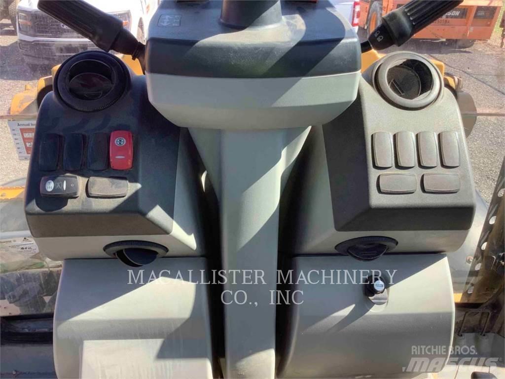 CAT 420FST Товарач със заден ексватор