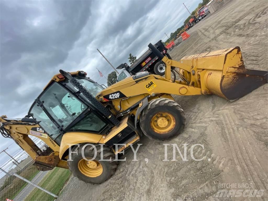 CAT 420FST Товарач със заден ексватор