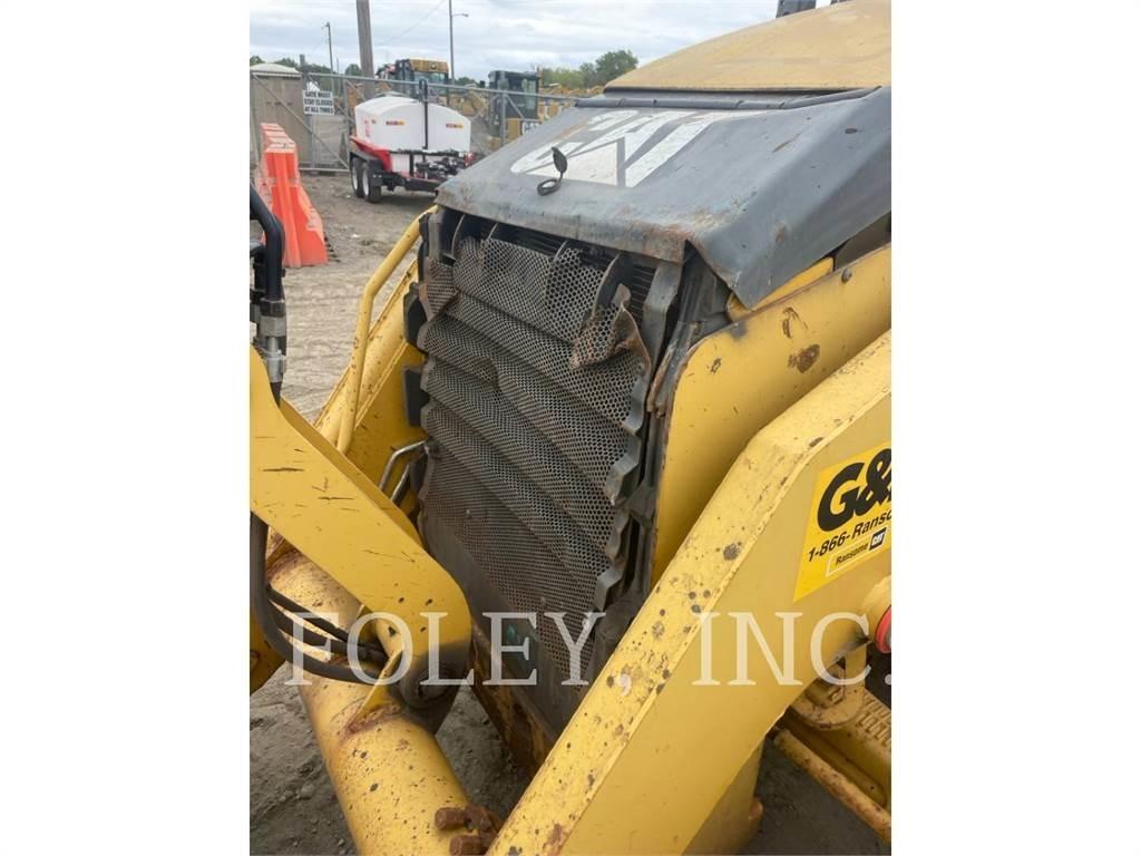 CAT 420FST Товарач със заден ексватор