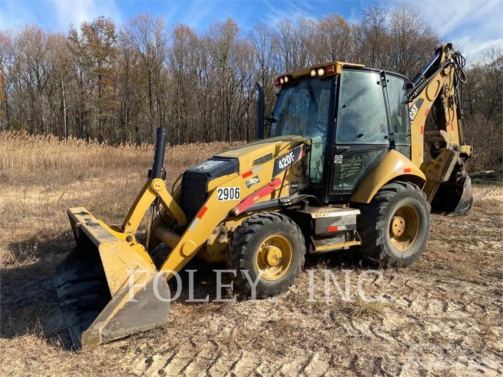 CAT 420FST Товарач със заден ексватор