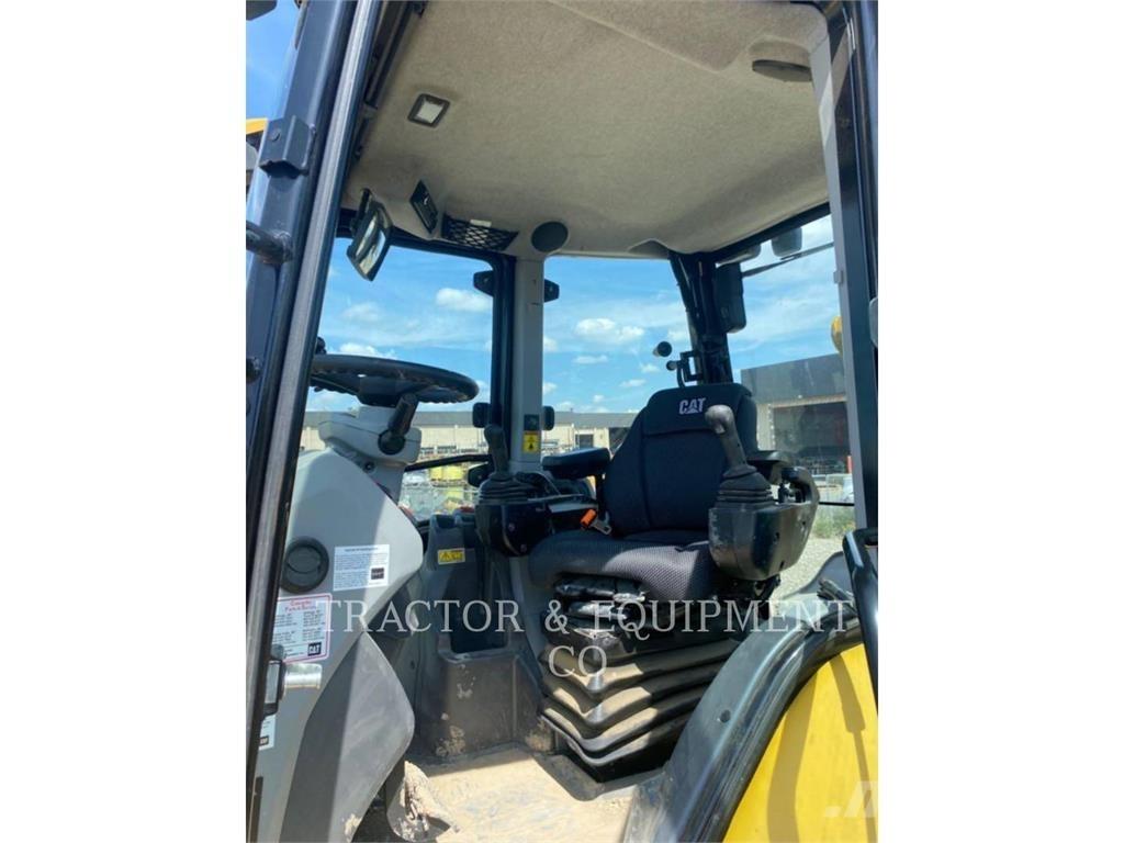 CAT 420XE Товарач със заден ексватор