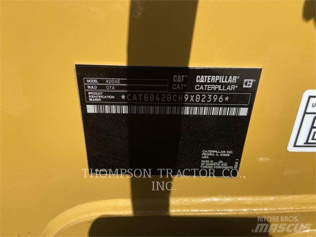 CAT 420XE Товарач със заден ексватор