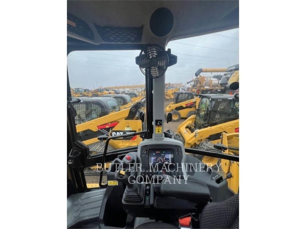 CAT 420XE Товарач със заден ексватор
