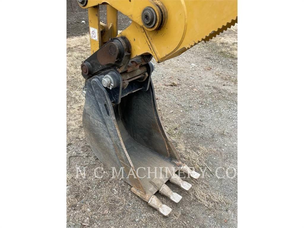 CAT 420XE Товарач със заден ексватор