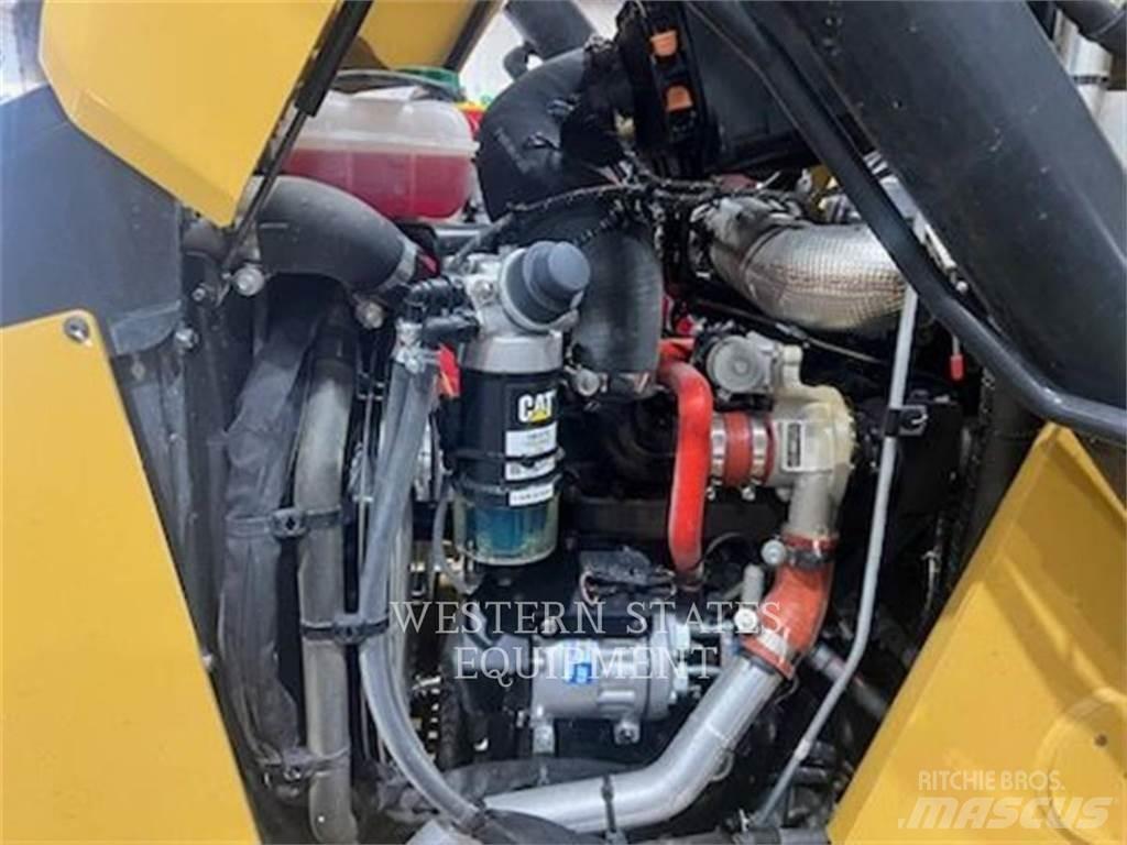CAT 420XE Товарач със заден ексватор