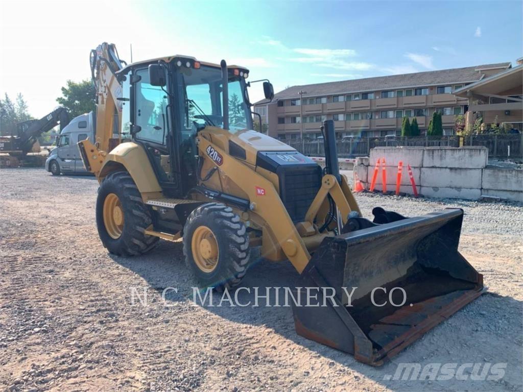 CAT 420XE Товарач със заден ексватор