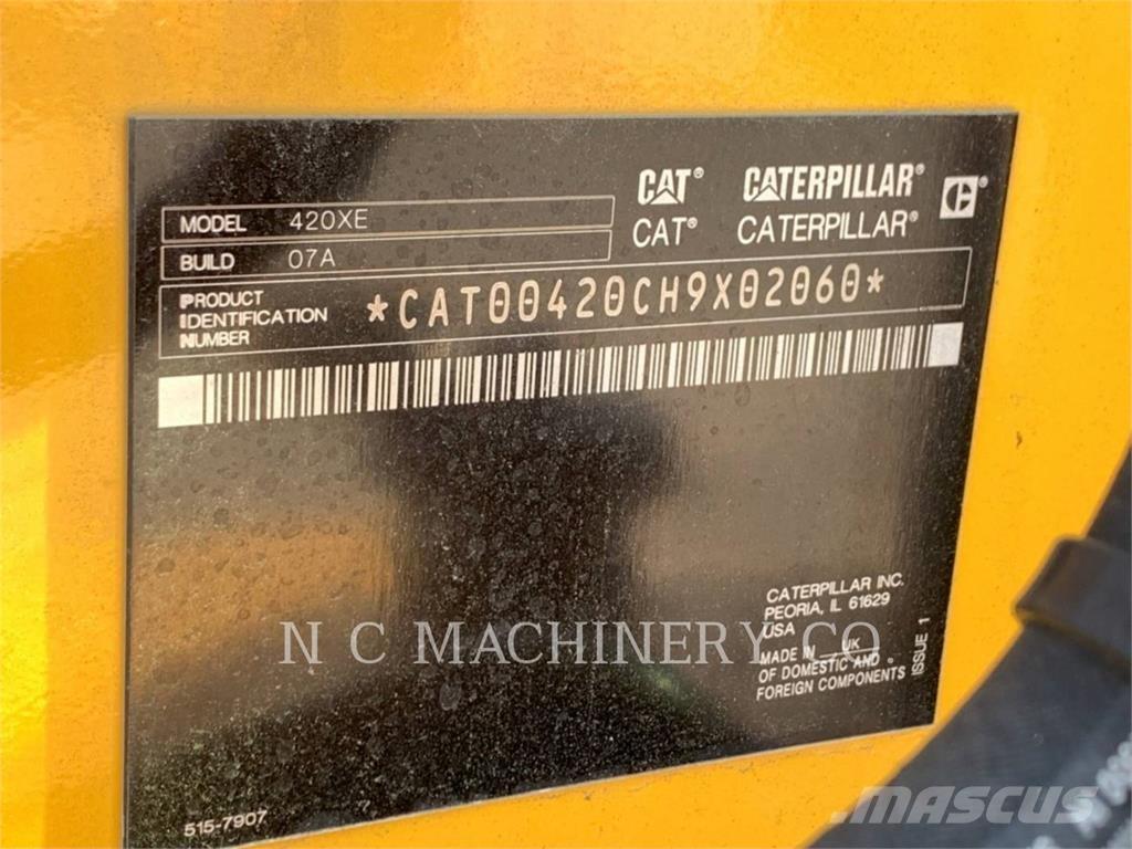 CAT 420XE Товарач със заден ексватор
