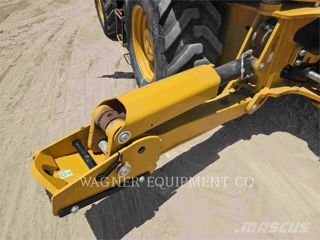CAT 420XE Товарач със заден ексватор