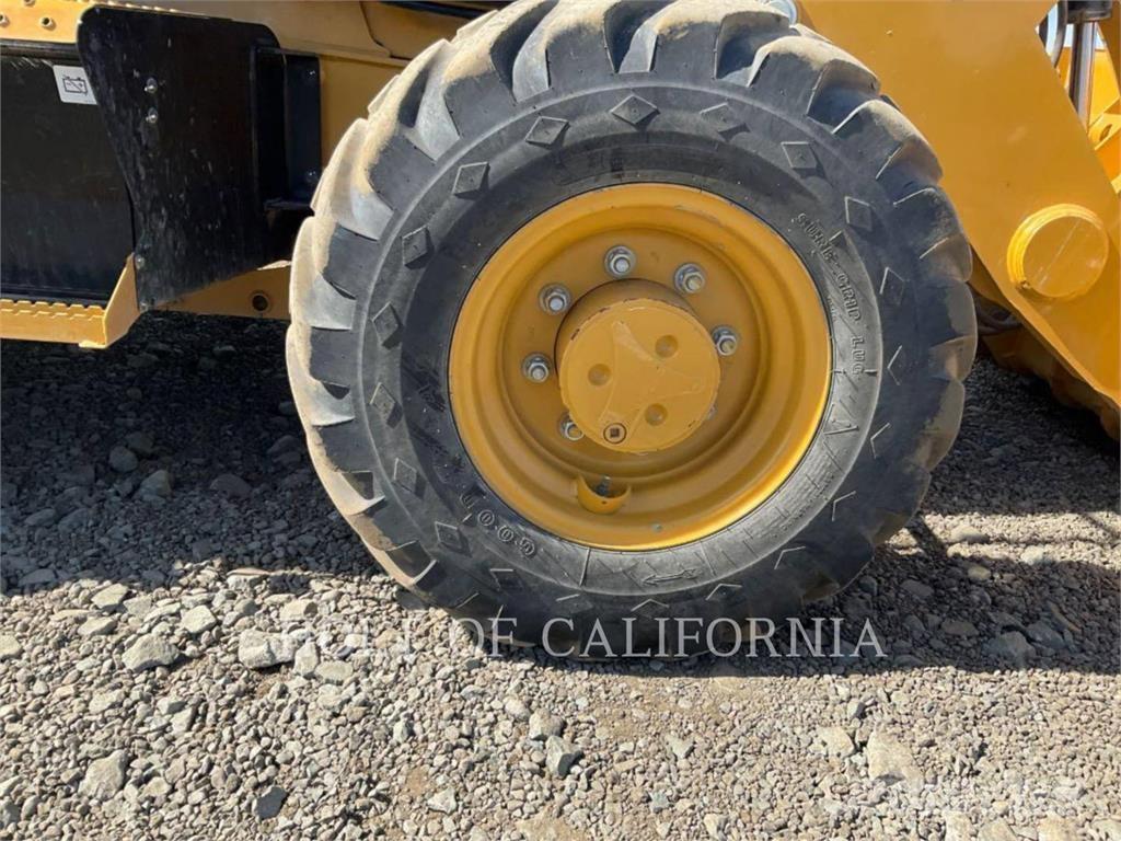 CAT 420XE Товарач със заден ексватор