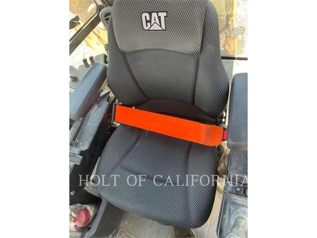 CAT 420XE Товарач със заден ексватор
