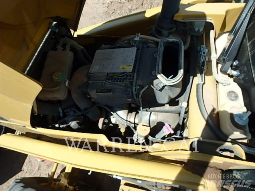 CAT 420XE AE4T Товарач със заден ексватор