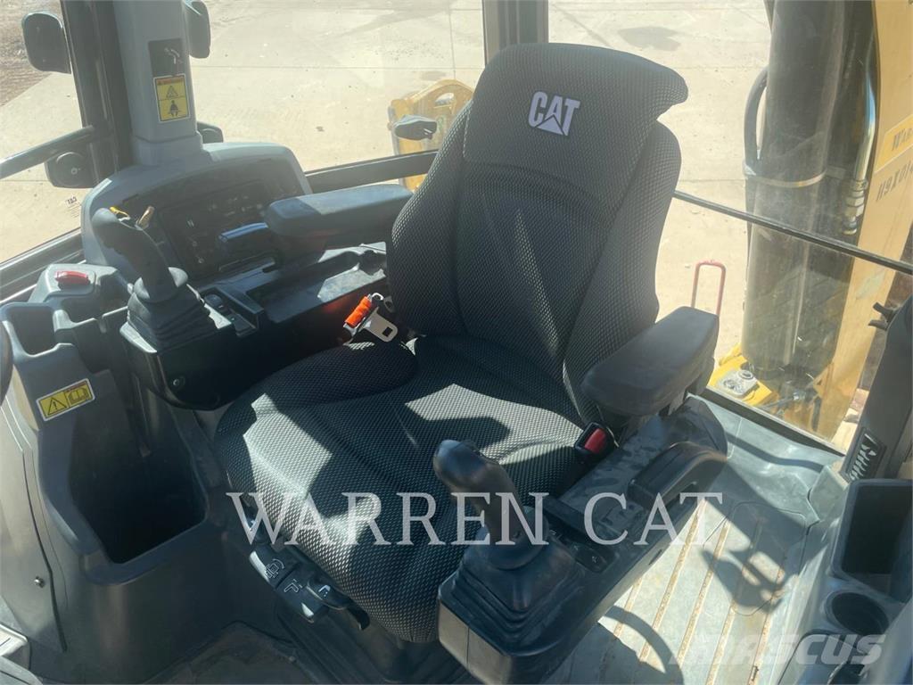 CAT 420XE AE4T Товарач със заден ексватор