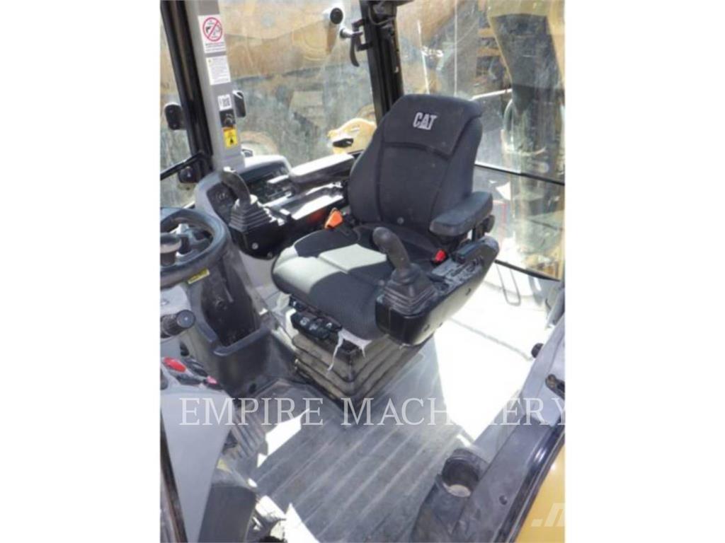 CAT 420XE4ECIP Товарач със заден ексватор
