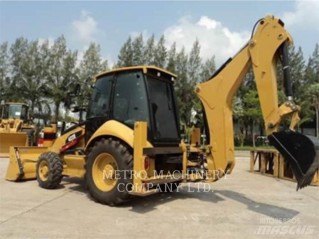 CAT 424D Товарач със заден ексватор