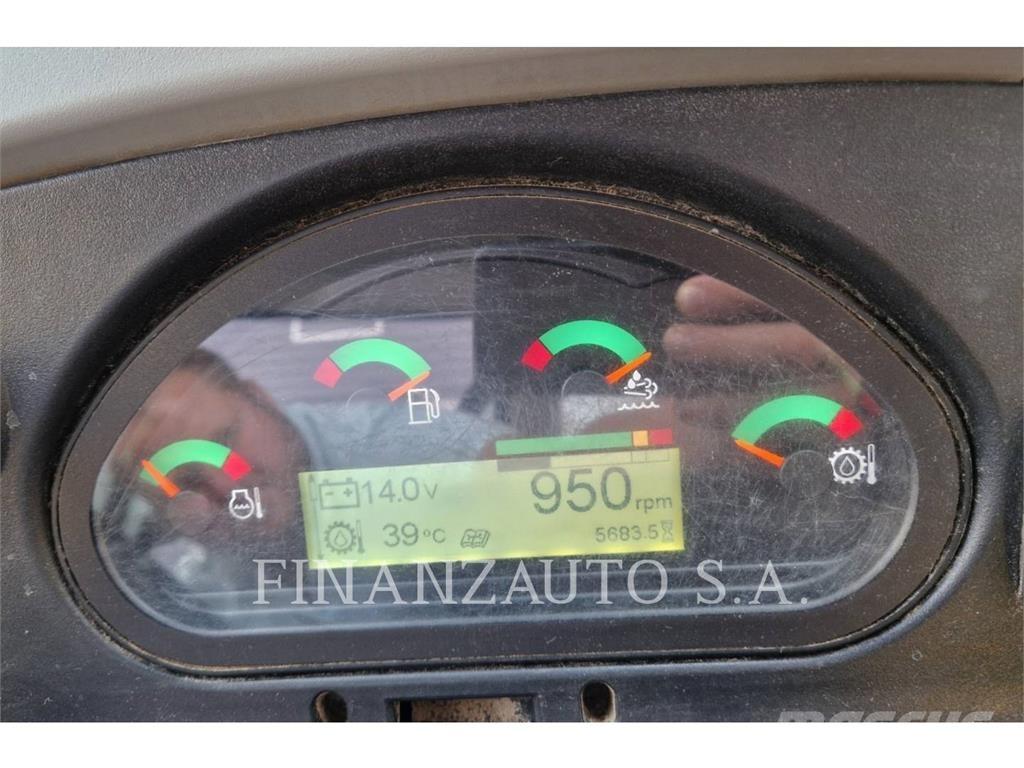 CAT 428F2 Товарач със заден ексватор