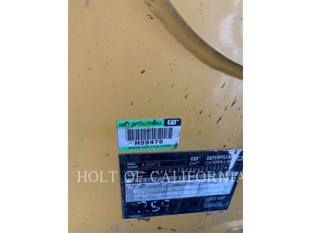 CAT 430 Товарач със заден ексватор