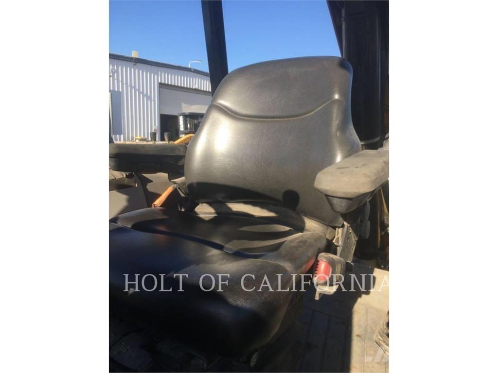 CAT 430 Товарач със заден ексватор