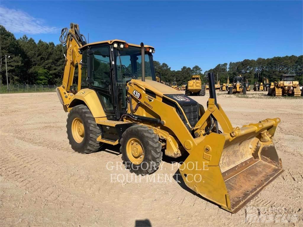 CAT 43007 Товарач със заден ексватор
