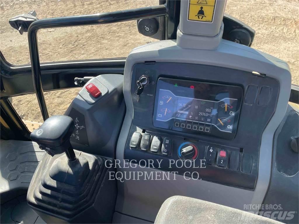 CAT 43007 Товарач със заден ексватор