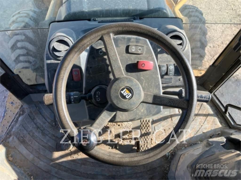 CAT 430E Товарач със заден ексватор