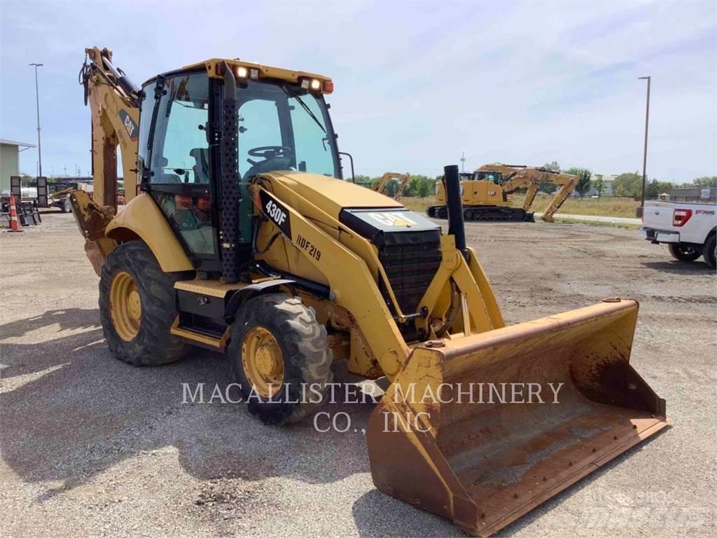 CAT 430FST Товарач със заден ексватор