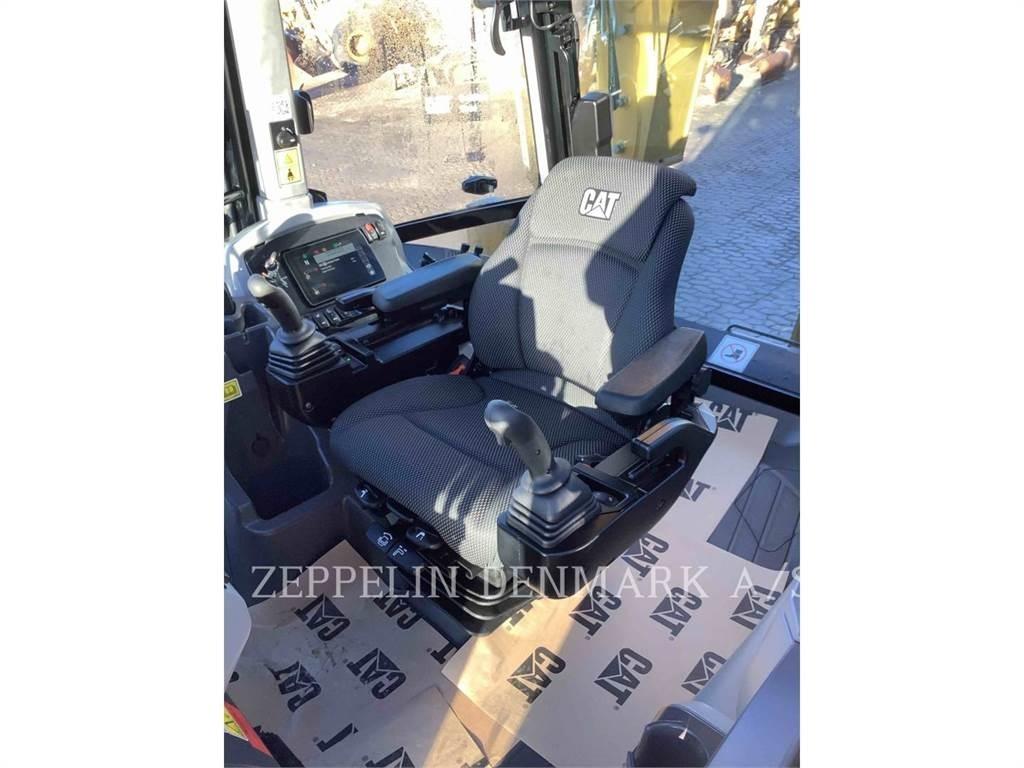 CAT 432 Товарач със заден ексватор