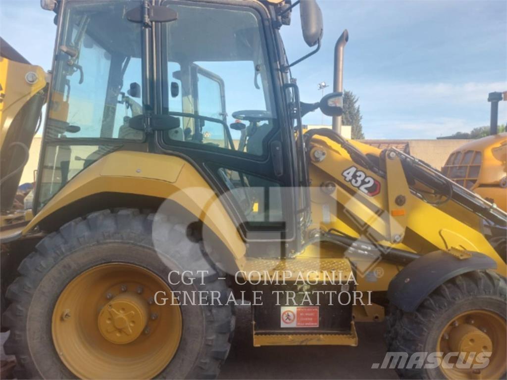 CAT 432 Товарач със заден ексватор