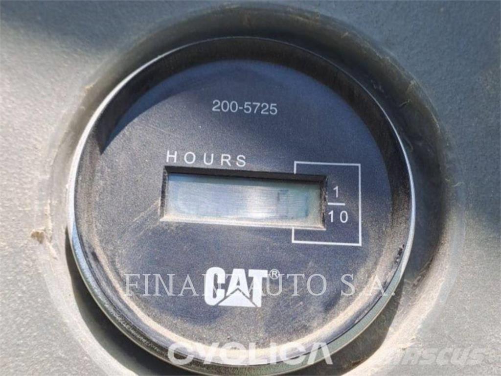 CAT 432DAA Товарач със заден ексватор