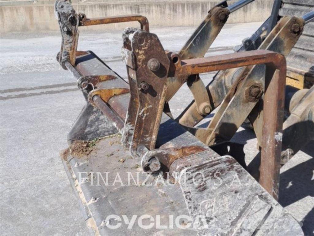 CAT 432DAA Товарач със заден ексватор