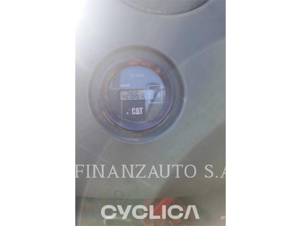 CAT 432DAA Товарач със заден ексватор