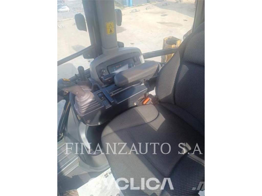 CAT 432F Товарач със заден ексватор