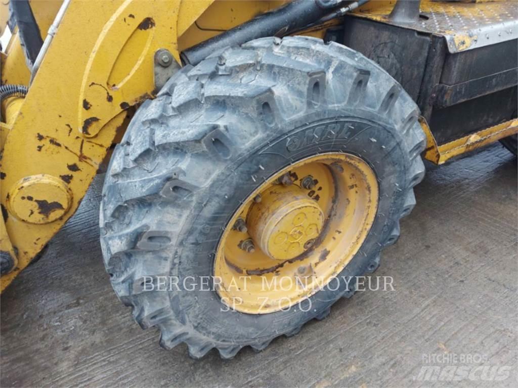 CAT 432F Товарач със заден ексватор