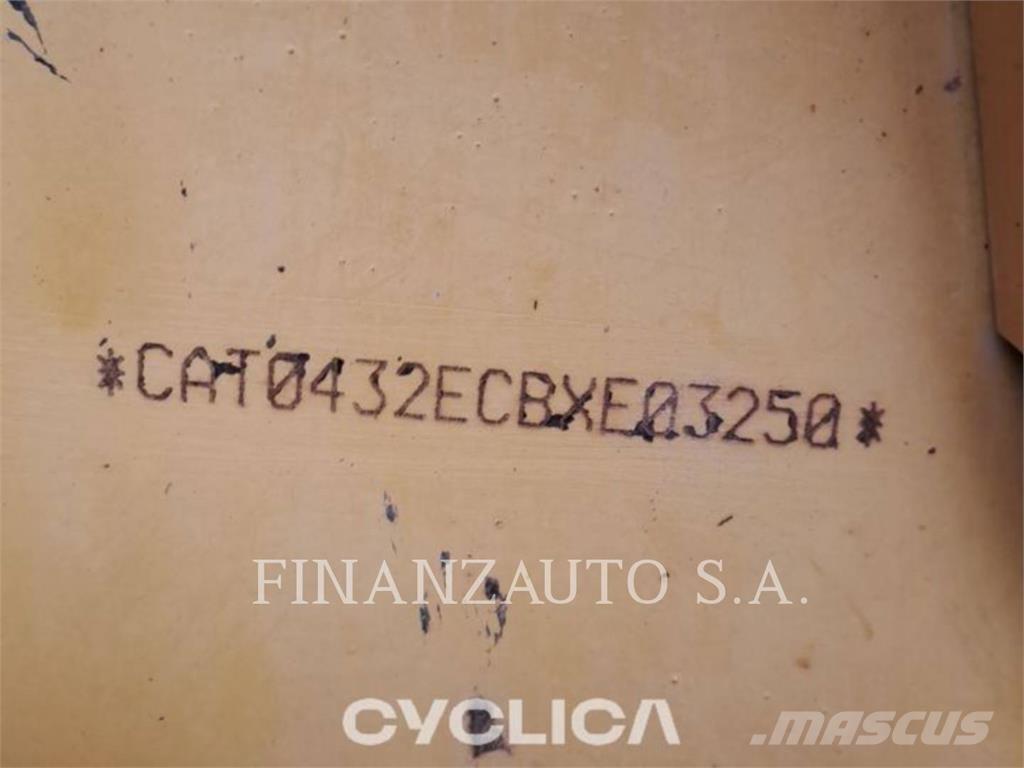 CAT 432F Товарач със заден ексватор