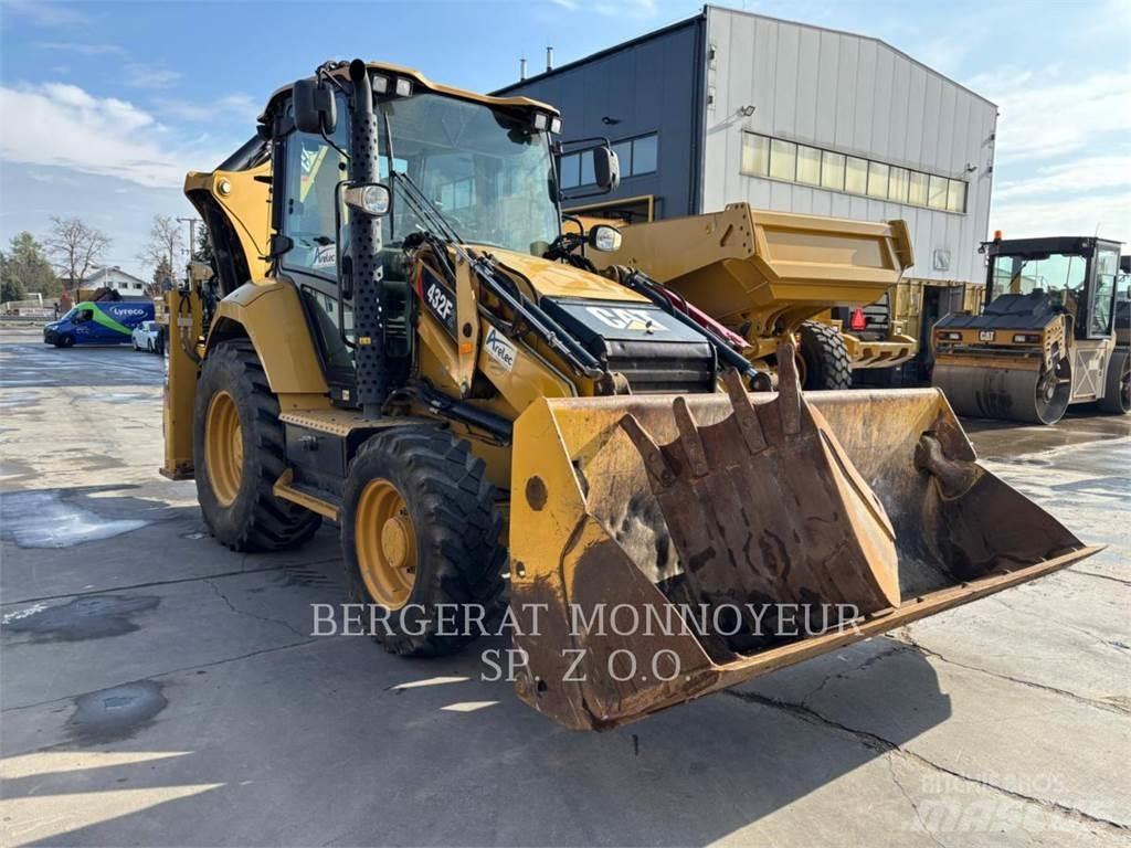 CAT 432F2 Товарач със заден ексватор