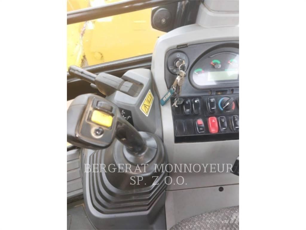 CAT 432F2 Товарач със заден ексватор