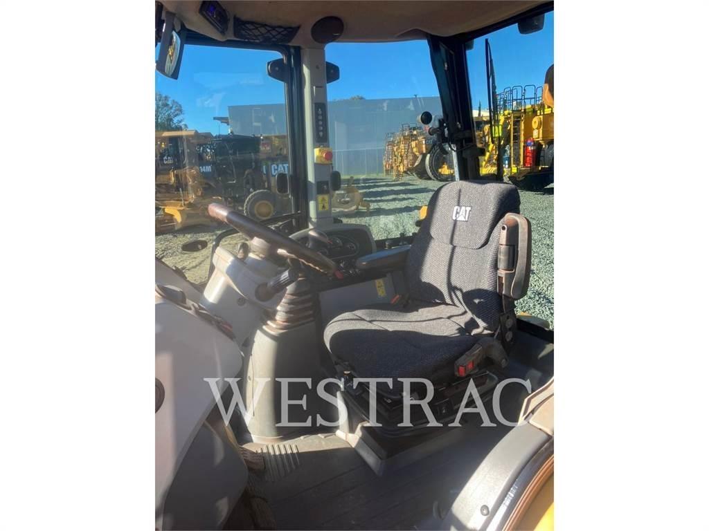 CAT 432F2LRC Товарач със заден ексватор