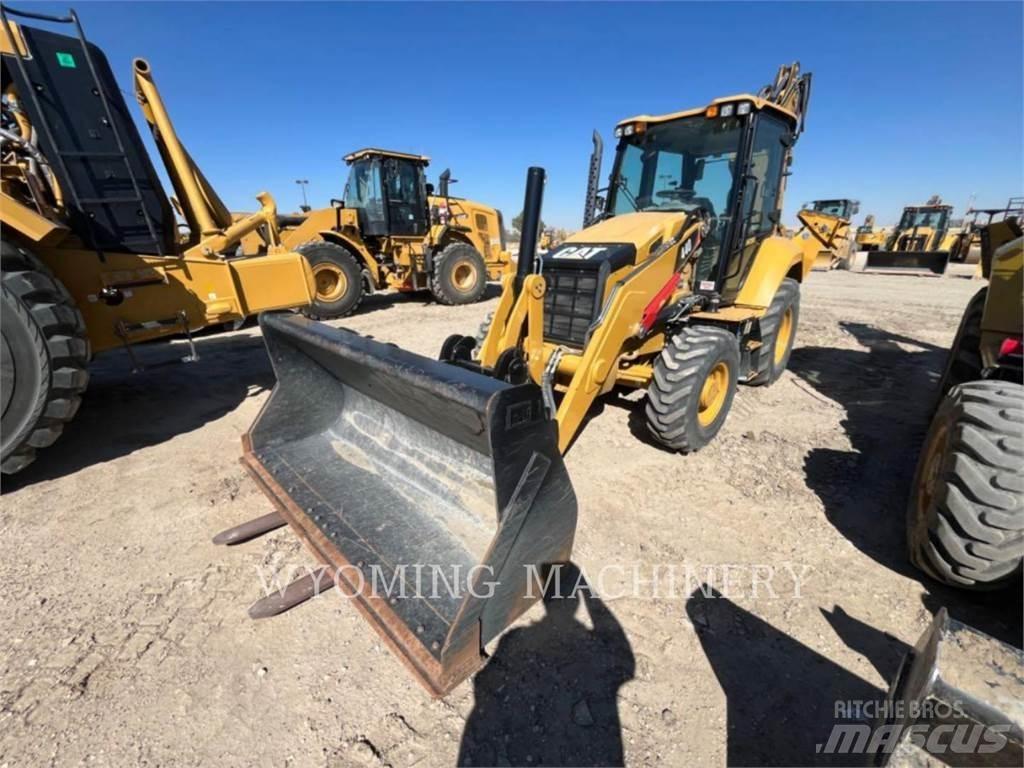 CAT 440 Товарач със заден ексватор