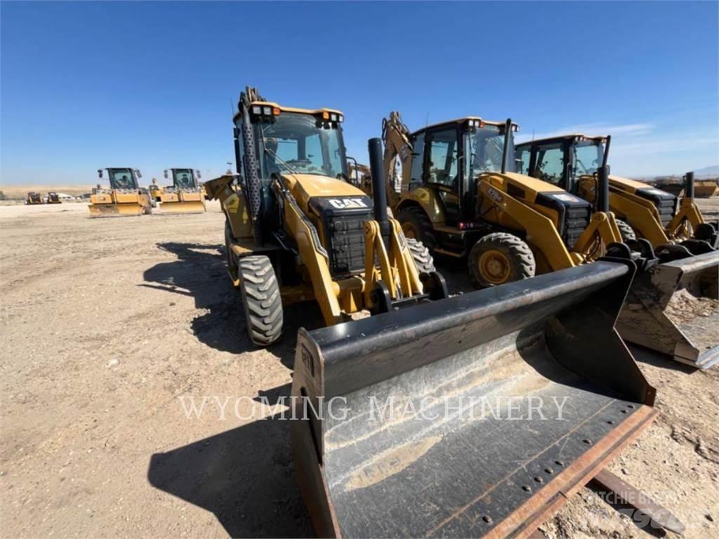 CAT 440 Товарач със заден ексватор