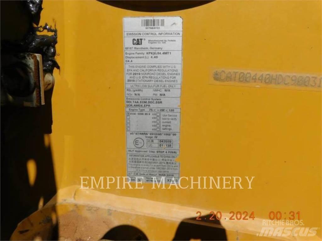 CAT 440-07 4EO Товарач със заден ексватор