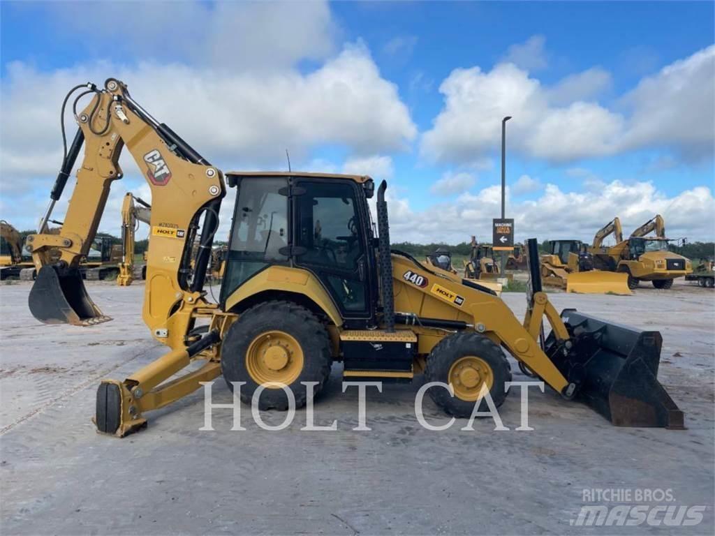 CAT 440 C4E Товарач със заден ексватор