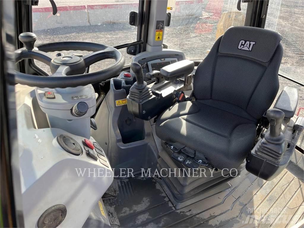 CAT 440 TH Товарач със заден ексватор