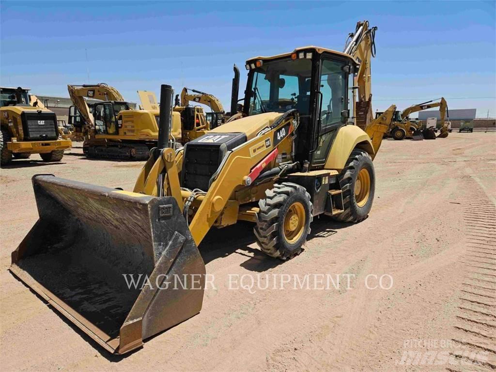 CAT 44007 Товарач със заден ексватор