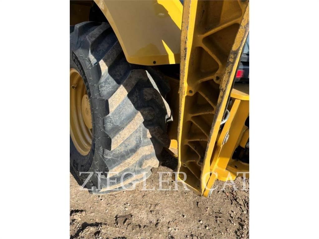 CAT 440IT Товарач със заден ексватор