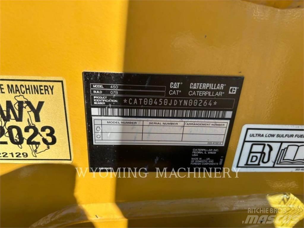 CAT 450 Товарач със заден ексватор