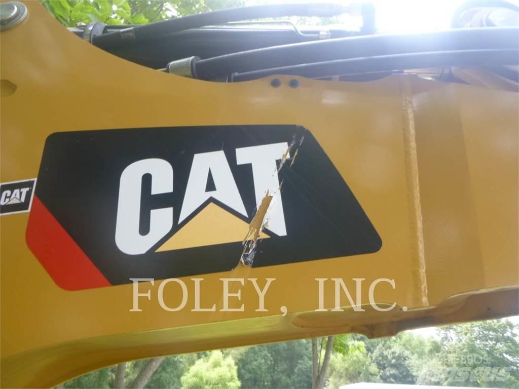 CAT 450-07 Товарач със заден ексватор