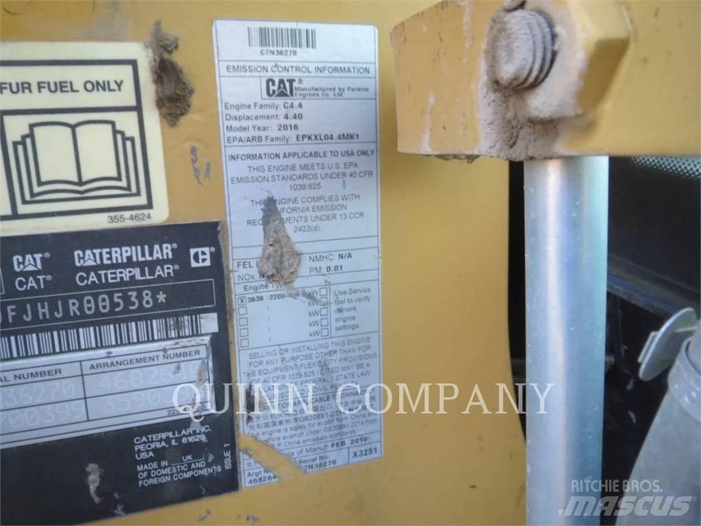CAT 450F Товарач със заден ексватор