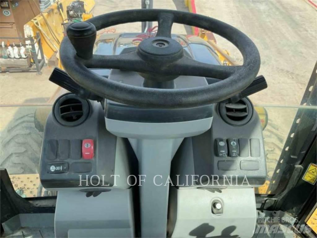CAT 450F Товарач със заден ексватор