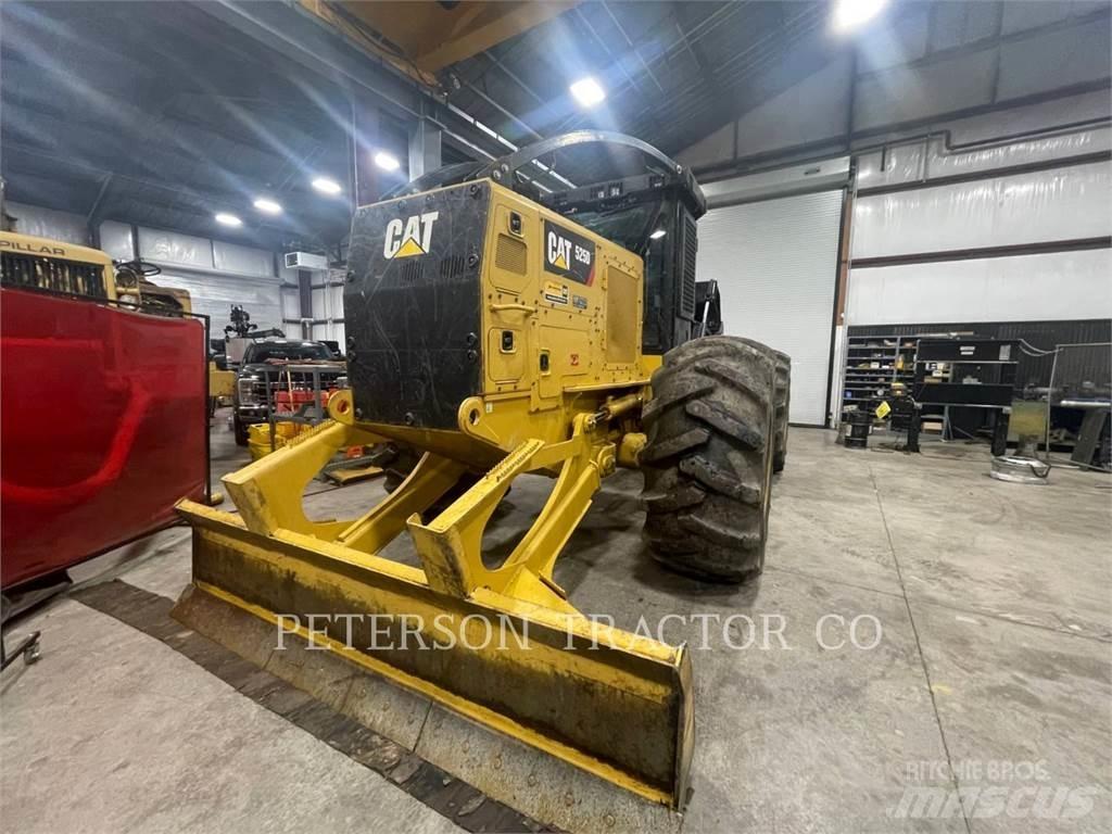 CAT 525D Скидери
